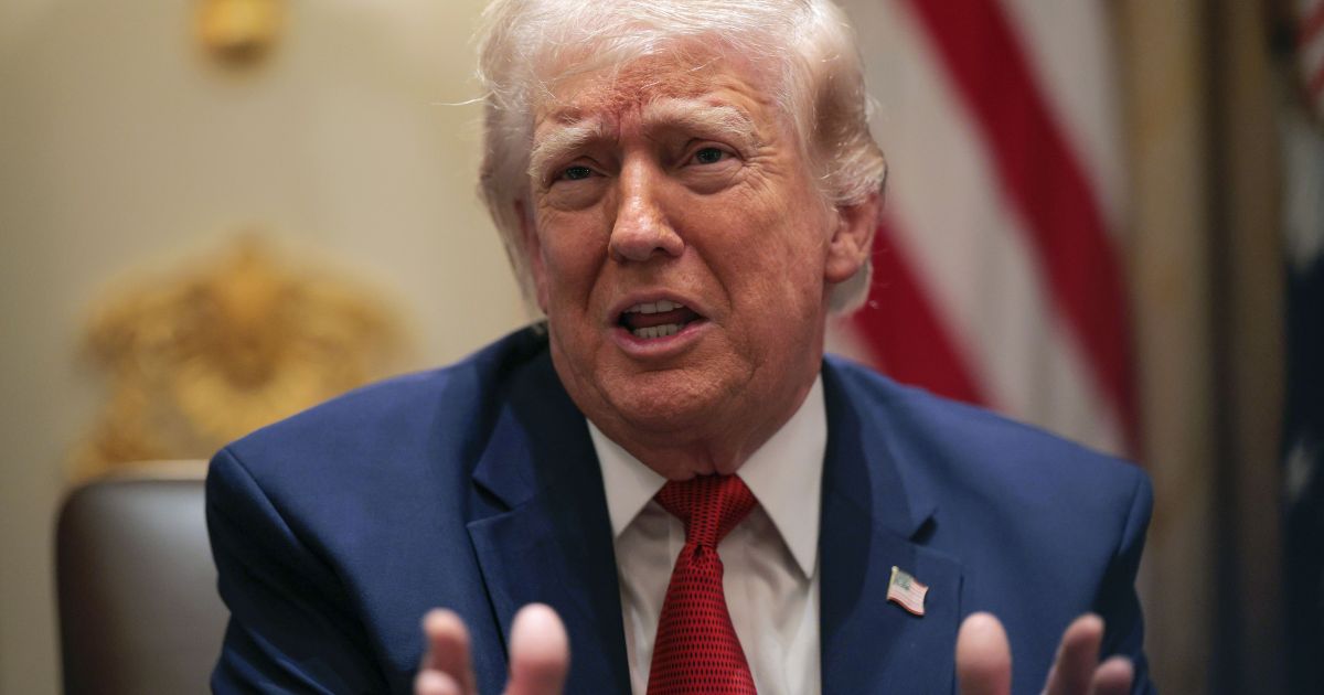 Alegações de Trump sobre urânio são “fatos alternativos”, diz autoridade