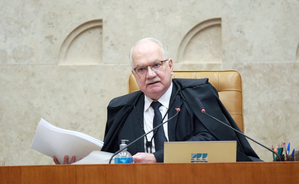 Análise: Embate entre Gilmar Mendes e Alessandro Vieira pressiona Fachin