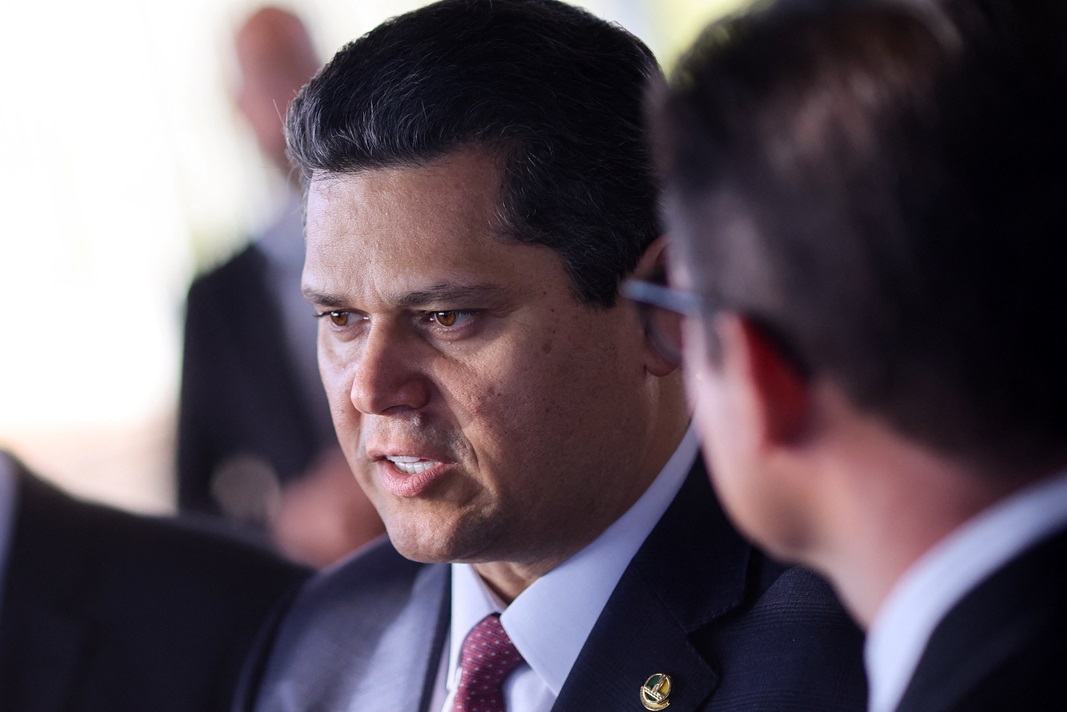 Após indiciamentos da CPI, Alcolumbre fala em “agressão permanente às instituições”