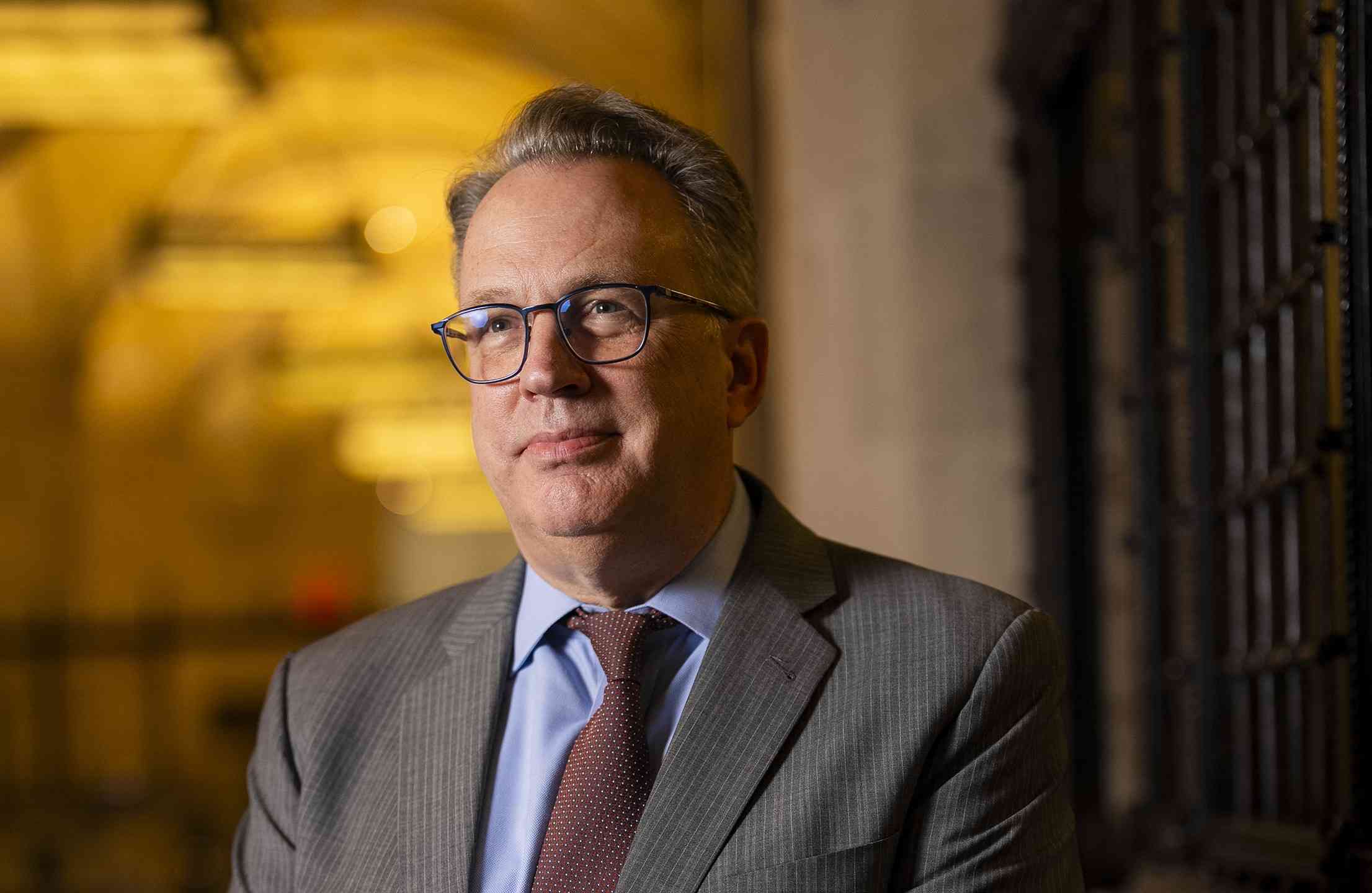 Autoridade do Fed descarta sinalizações sobre juros no momento