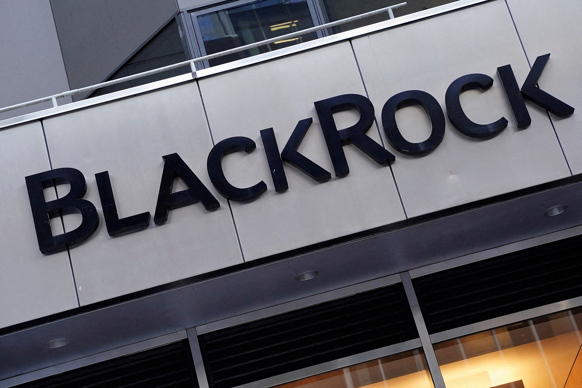 BlackRock: lucro cresce 46% e bate US$ 2,21 bi no 1º tri puxado por fluxo de recursos