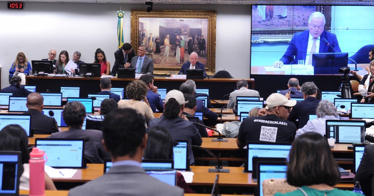 CCJ vota PEC da 6×1 na quarta com favoritismo pela aprovação