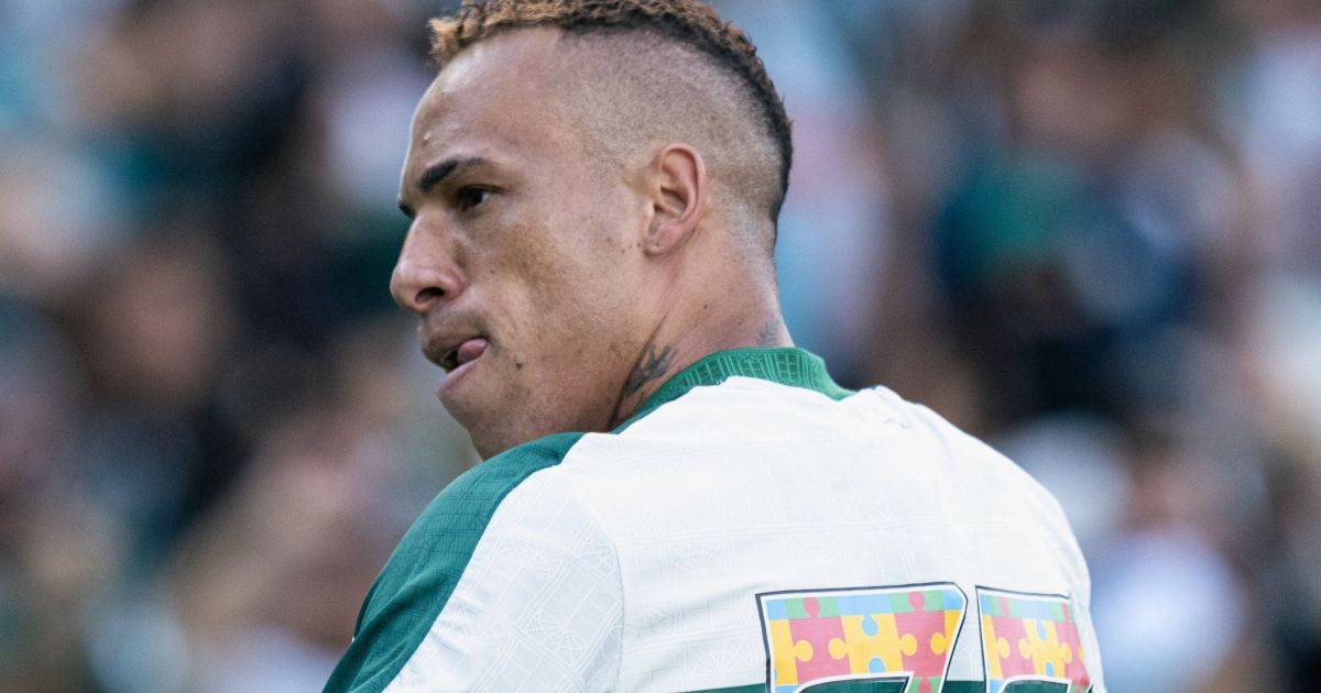 Com falha de Lyanco, Coritiba vence Atlético-MG no Campeonato Brasileiro