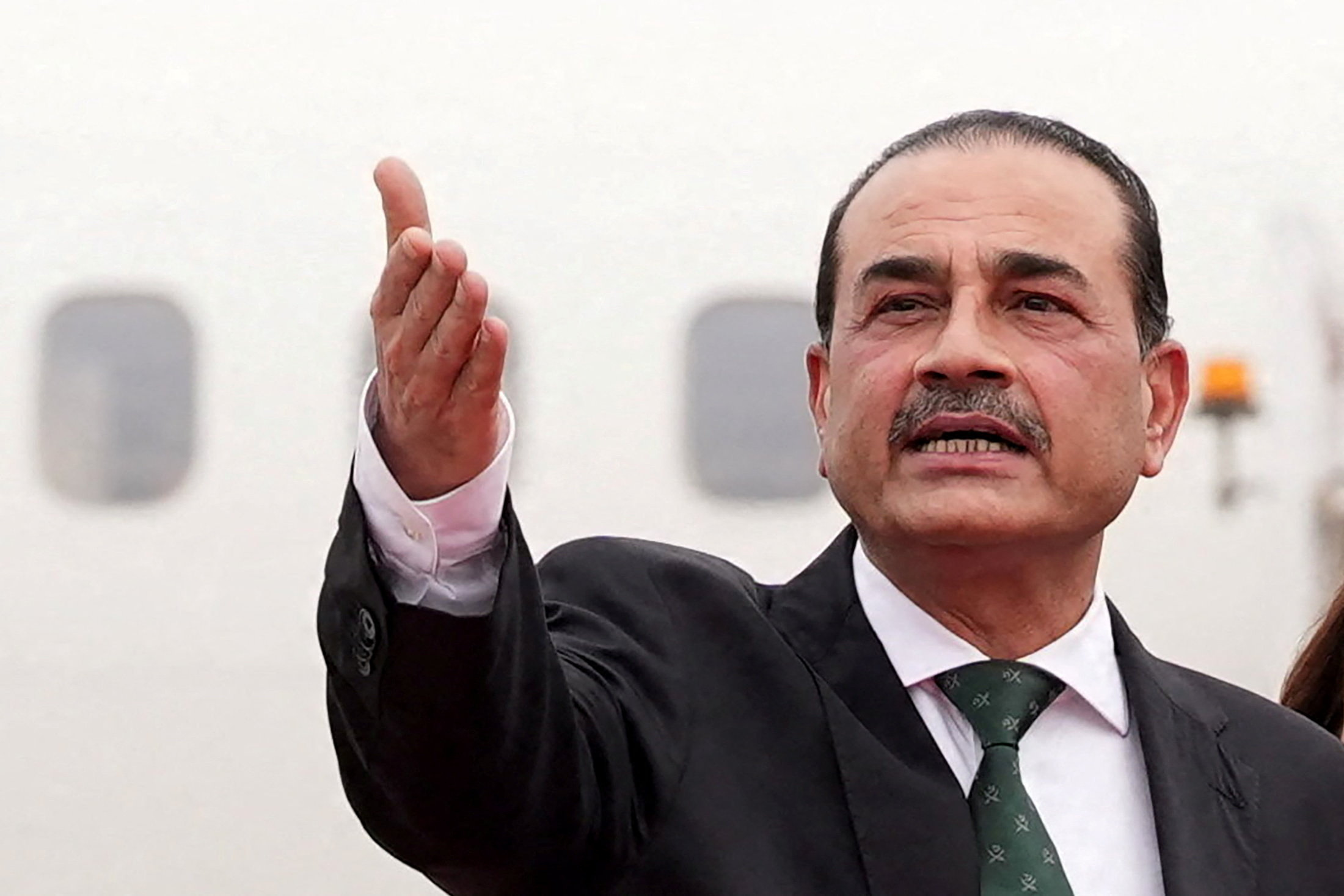 Comandante do Exército do Paquistão vai a Teerã para estimular negociação com os EUA