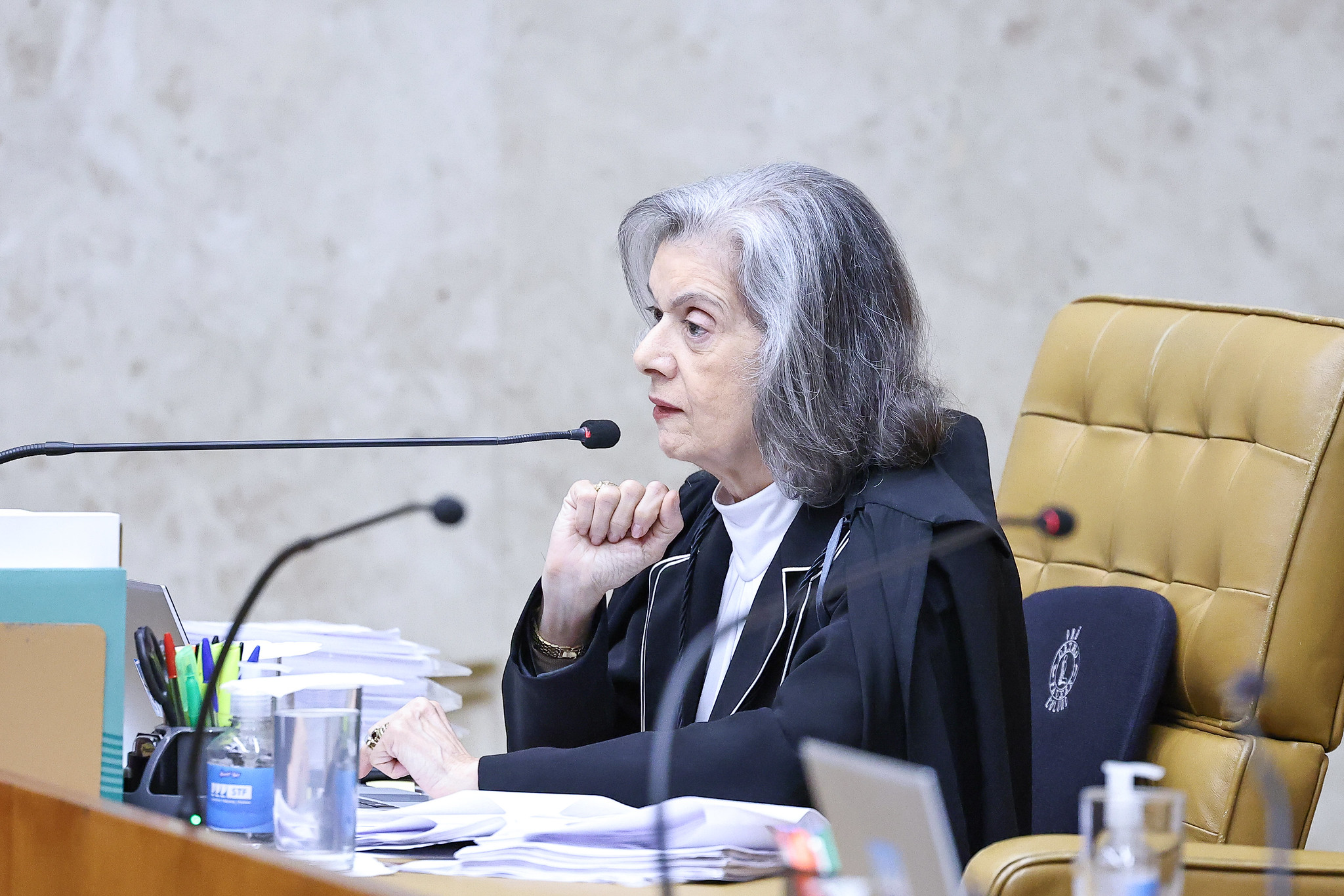 Defensores de código de ética para o STF, Fachin e Cármen admitem desgaste