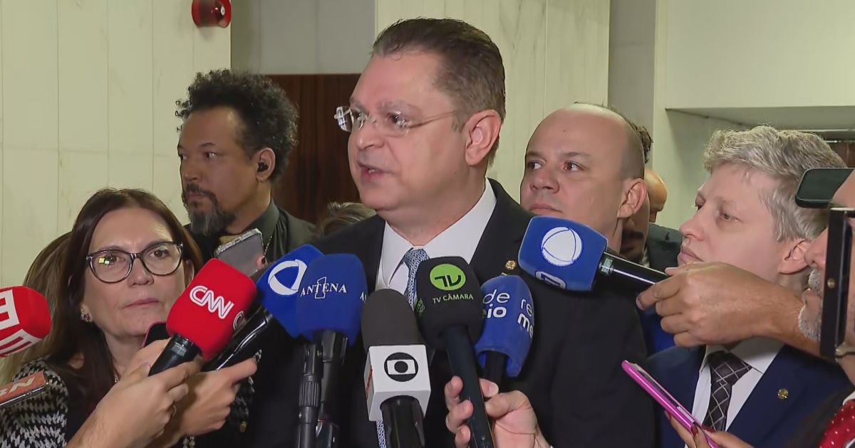 Documentário sobre Bolsonaro reforçará campanha de Flávio, diz Sóstenes