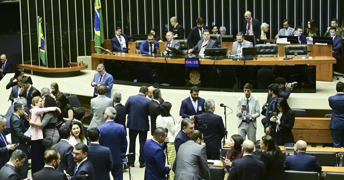 Escala 6×1: entenda as diferenças entre os textos do Congresso e governo