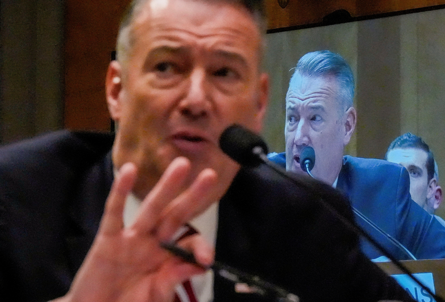 EUA: Chefe do ICE, responsável pela repressão aos imigrantes, renuncia ao cargo