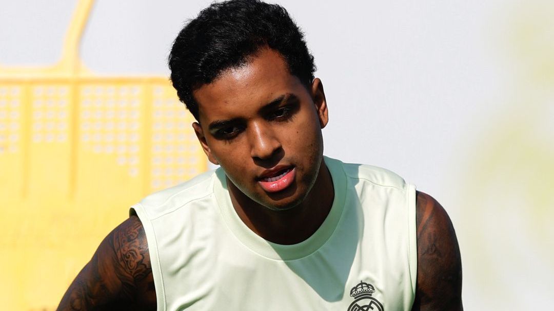 Fora da Copa, Rodrygo celebra avanço na recuperação e mostra embaixadinhas