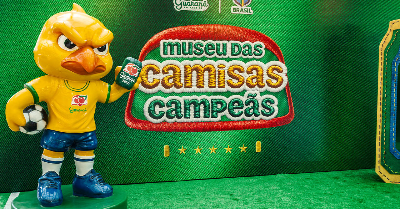 Guaraná Antarctica expõe camisas campeãs da seleção na Copa