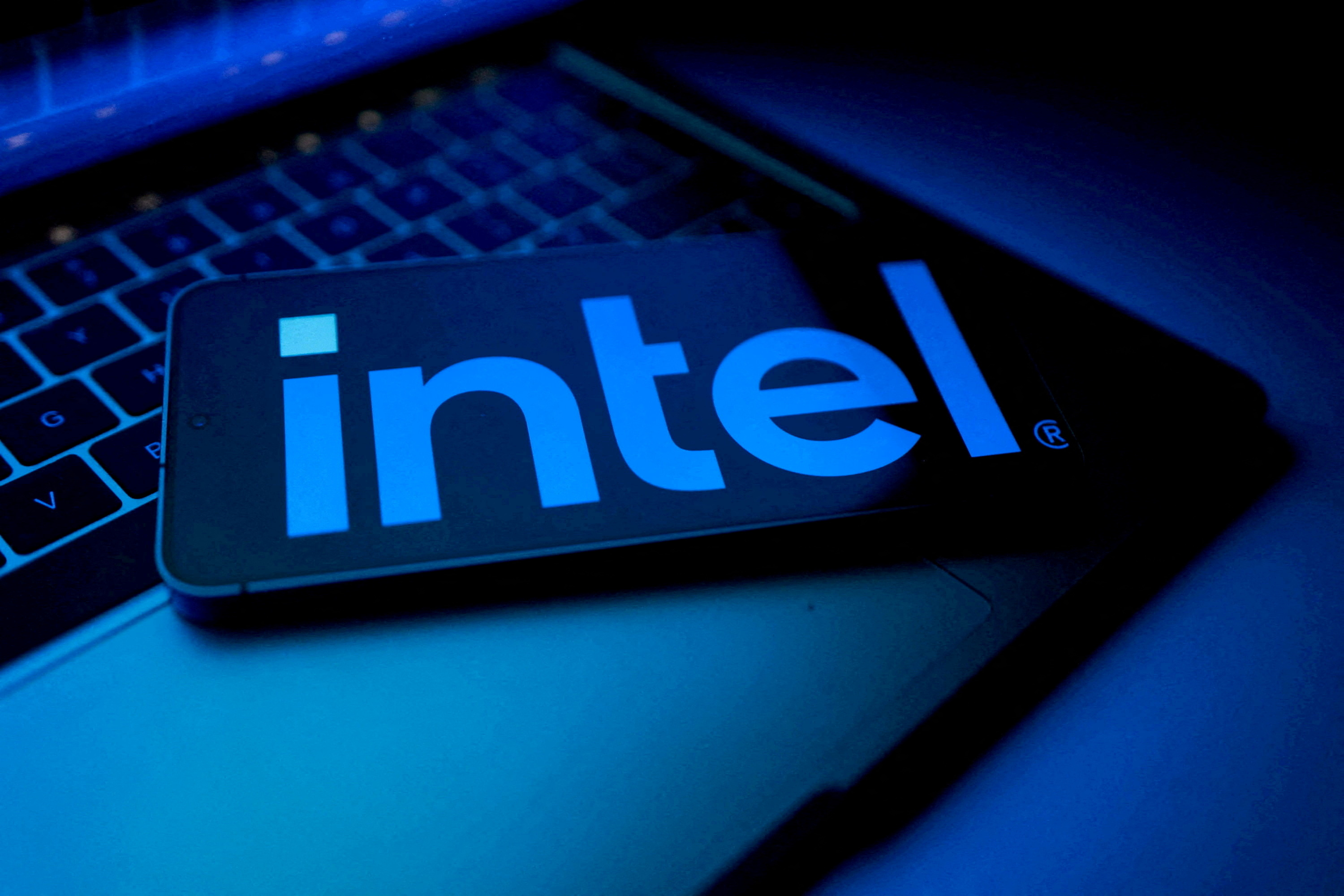 Intel sobe 24% e supera pico da bolha da internet após projeção espetacular