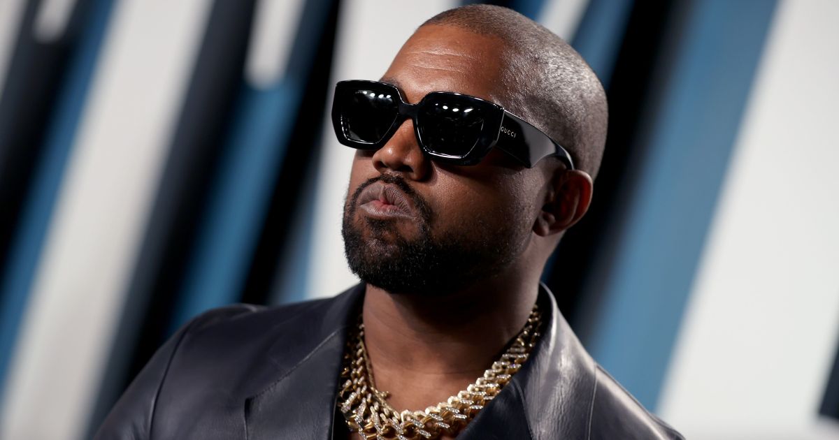 Kanye West é alvo de processo por agressão em hotel icônico de LA, diz site