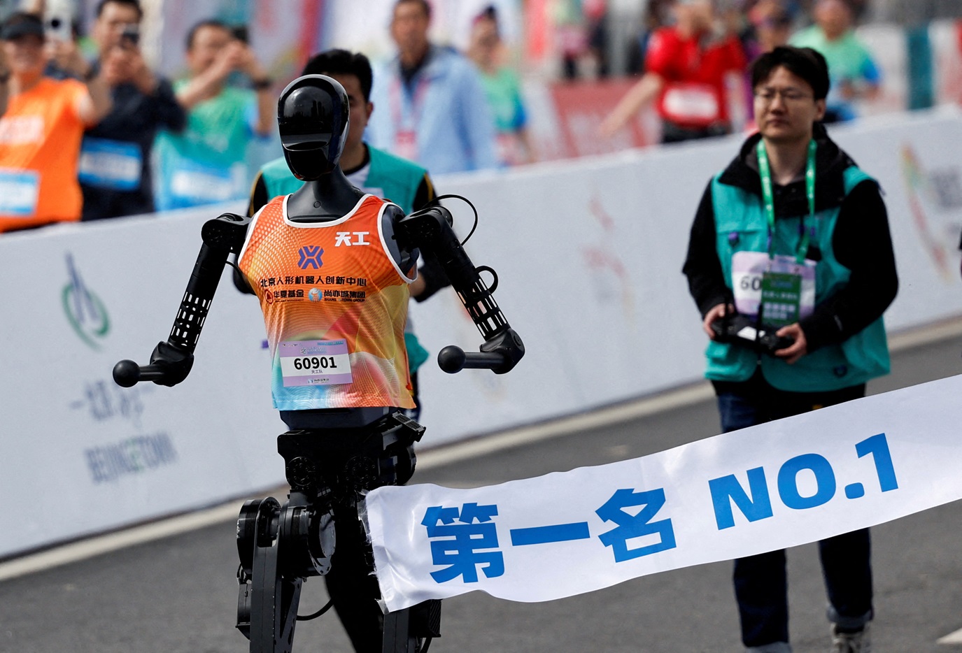 Meia maratona de robôs expõe liderança da China em humanoides — e seus limites