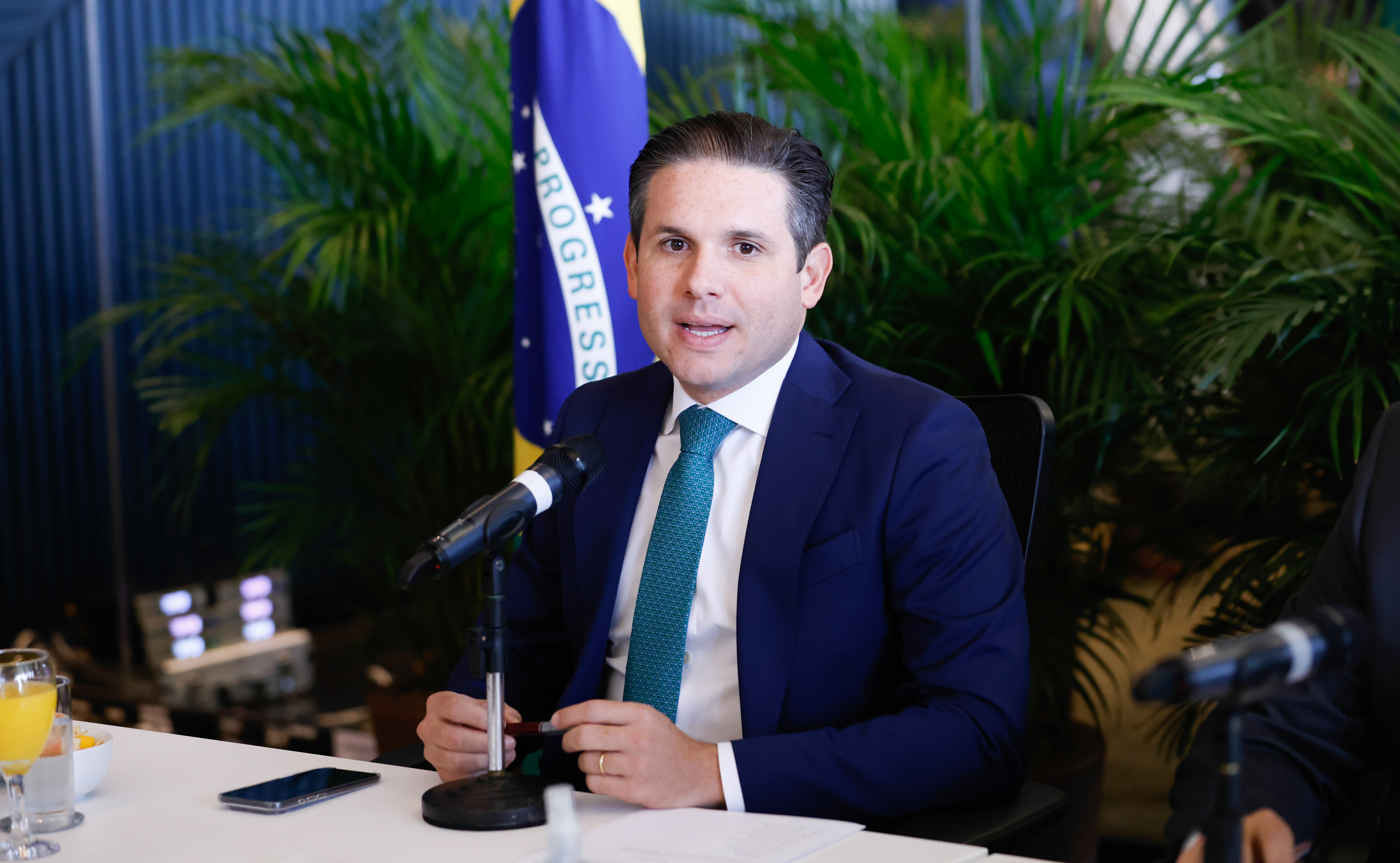 Motta trava projeto de Lula contra escala 6×1 e prioriza PEC na Câmara