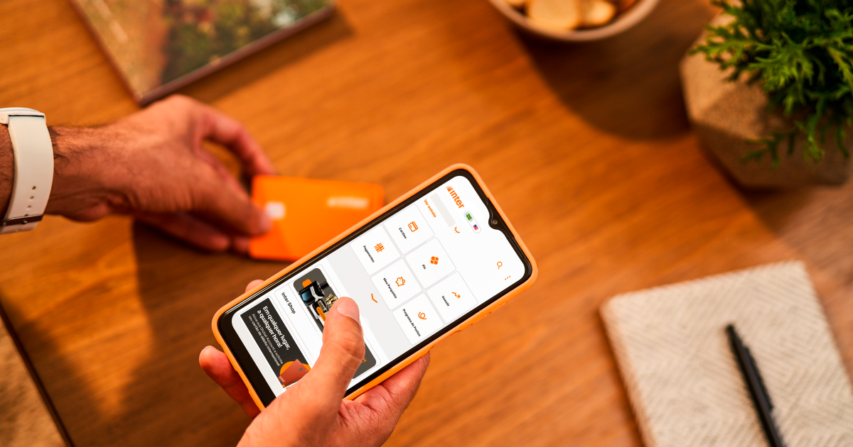 Na palma da mão: como investir utilizando só o celular?