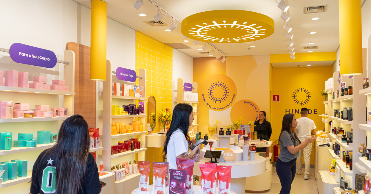 Quais os planos da Hinode para sua primeira loja física?