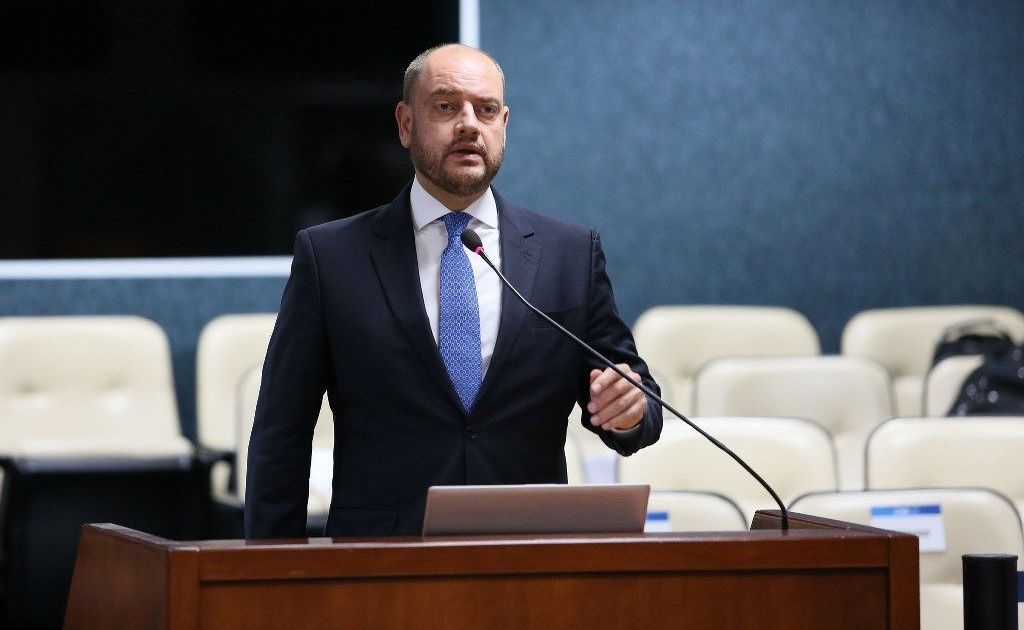 RJ: Couto demite quase 100 de uma vez; exonerações já passam de 450