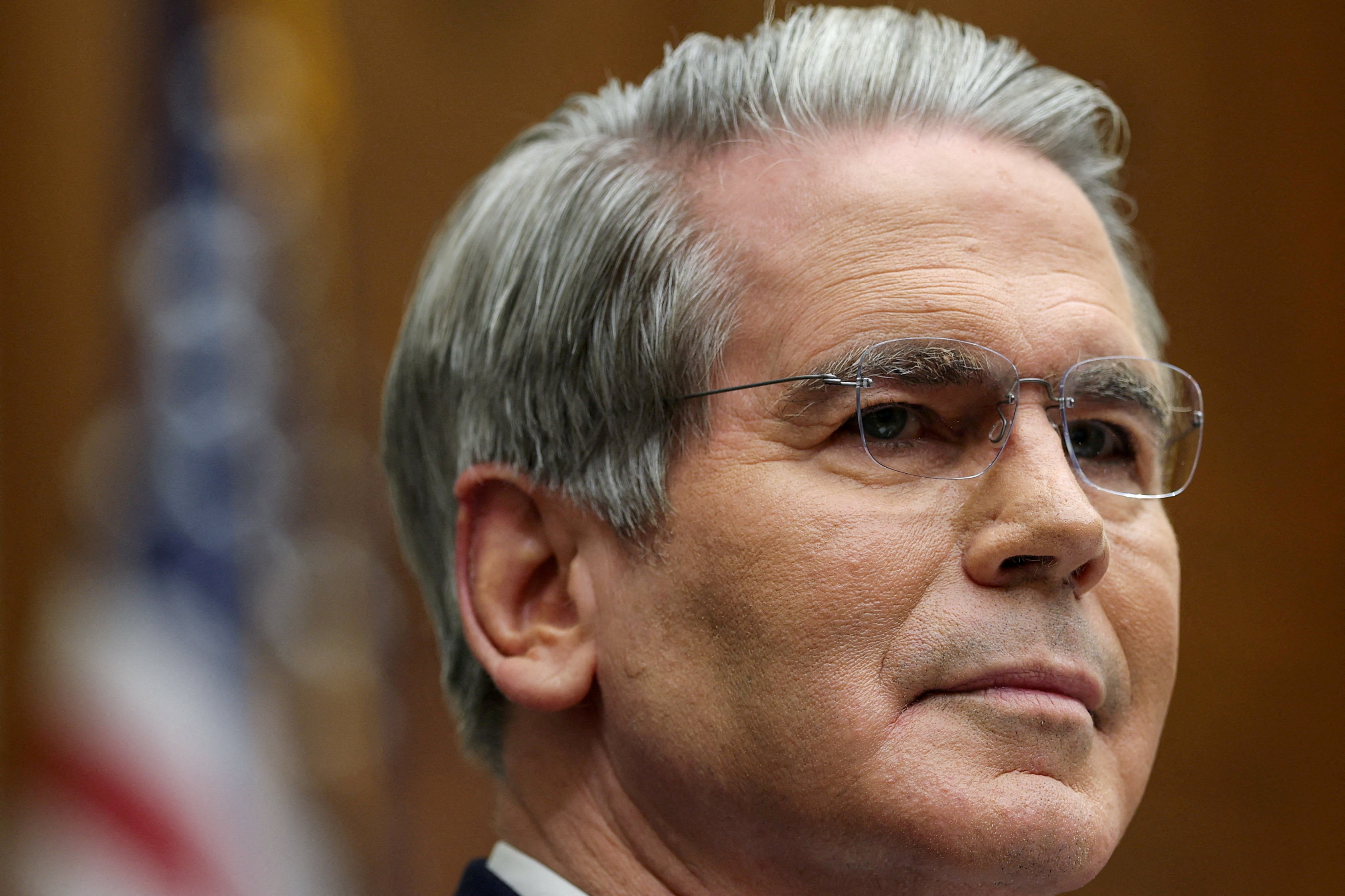 Secretário do Tesouro dos EUA reforça pressão econômica sobre o Irã