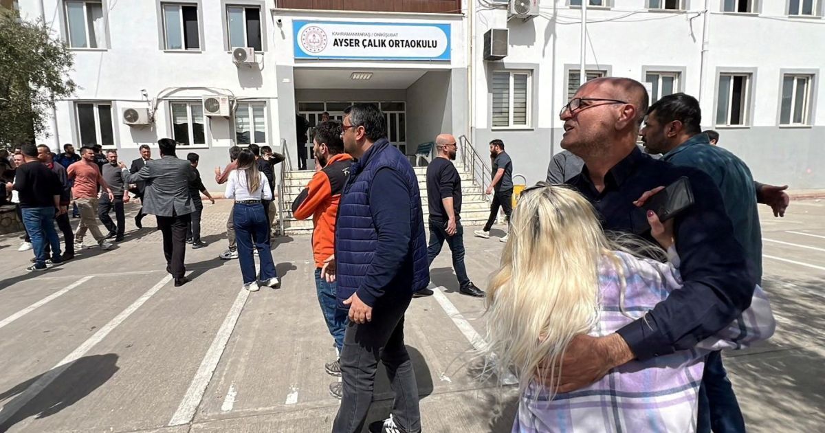 Sobe para nove o número de mortos em ataque a tiros em escola na Turquia