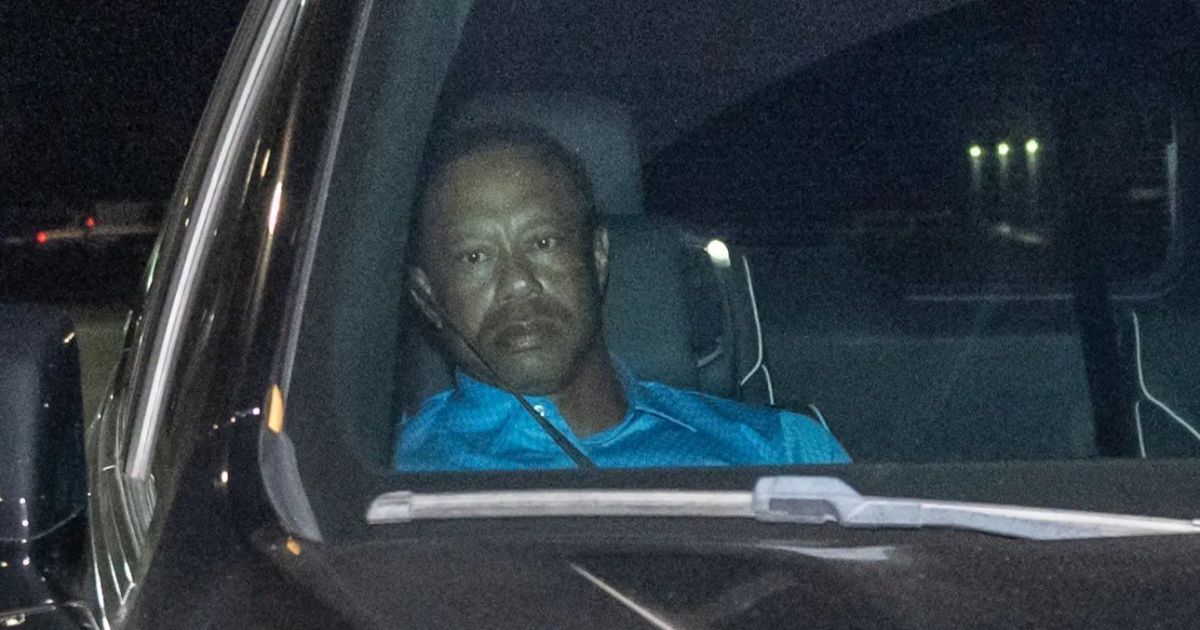 Tiger Woods “responde bem ao tratamento” na reabilitação, diz jornal