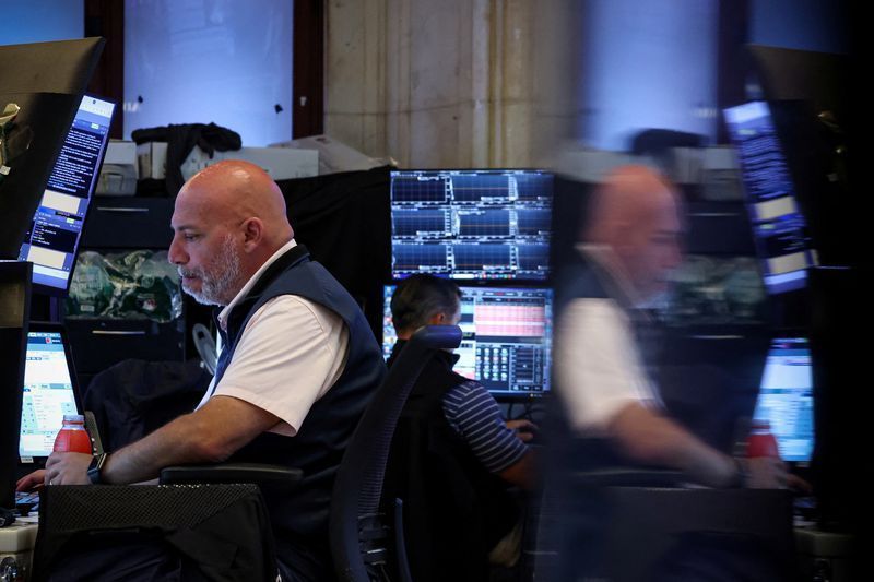 Wall Street fecha em leve queda com novas tensões entre EUA e Irã