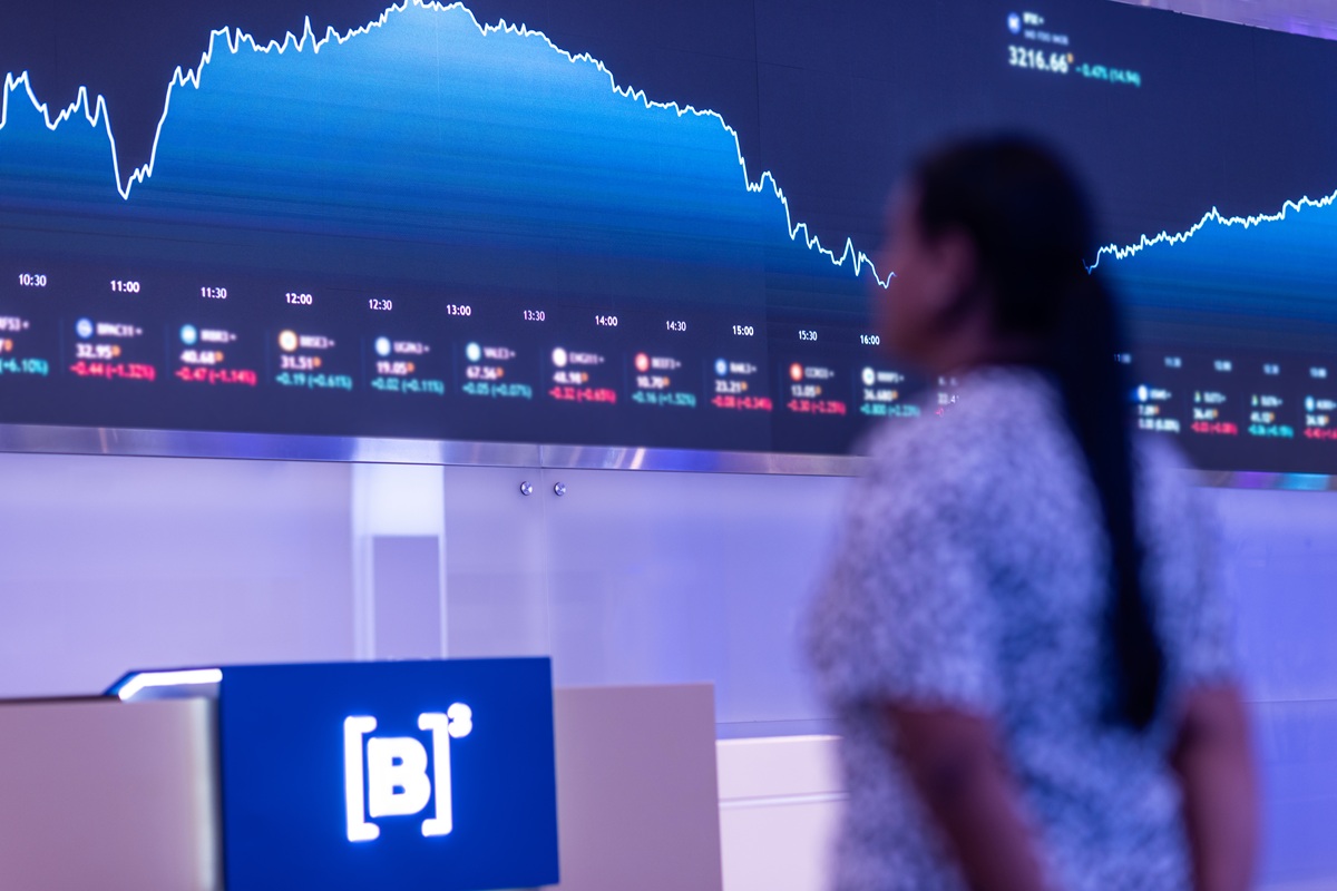 21 ações caem mais de 10% e só 6 sobem ao menos 10%: os destaques do Ibovespa em maio