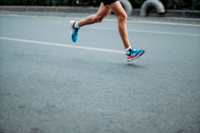 Adultos devem fazer até 4 vezes mais exercícios, diz estudo; veja número