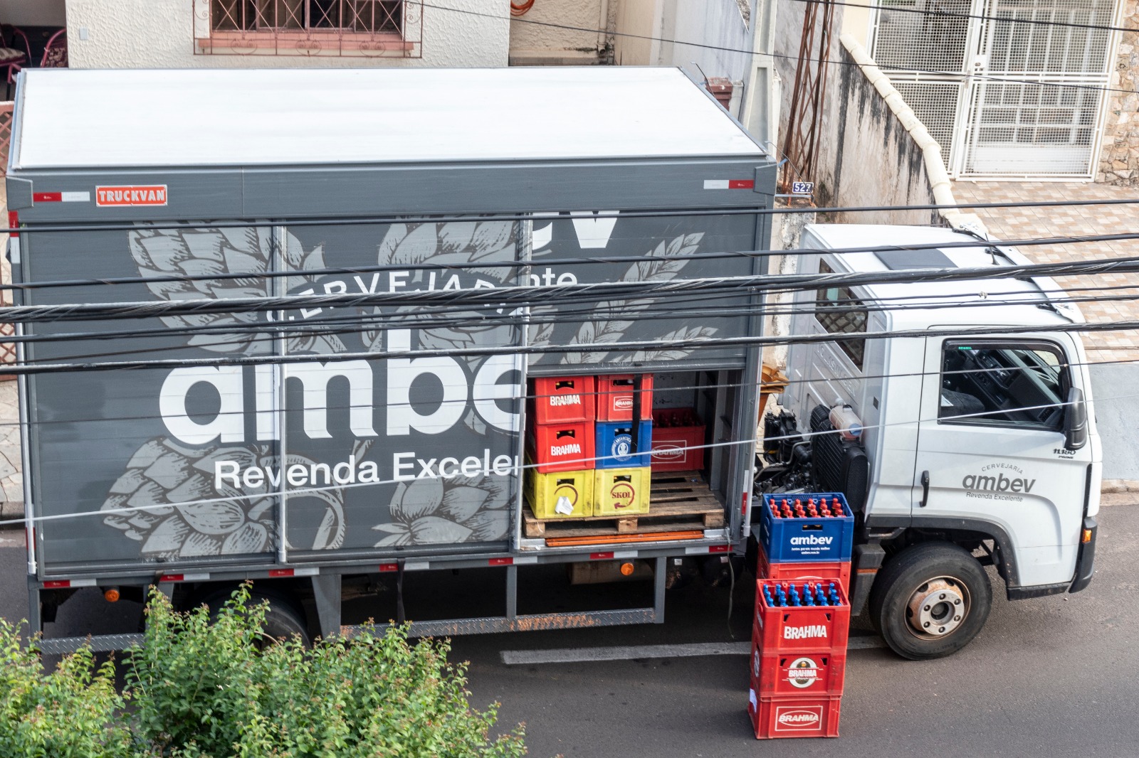 Ambev divulga balanço do 1T26 em meio a consumo fraco no Brasil; veja projeções