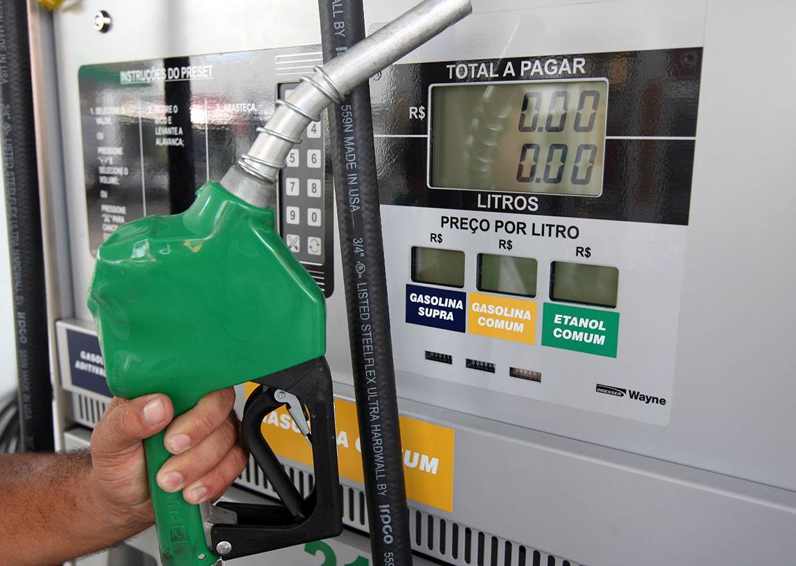 Antes de reajuste pela Petrobras, combustíveis mostravam queda em maio
