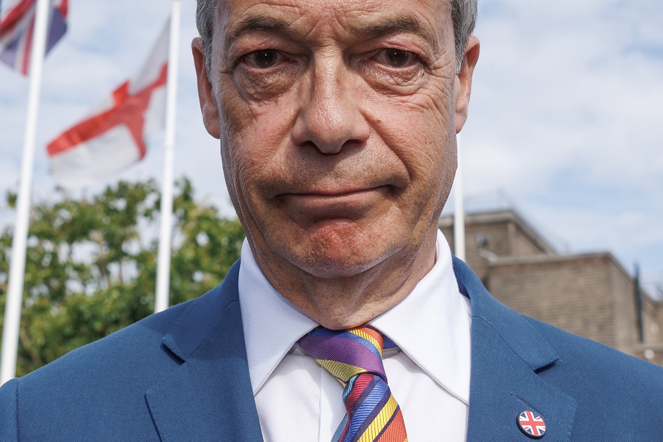 Antes ridicularizado, Farage se aproxima de seu objetivo de governar o Reino Unido