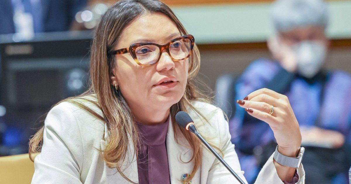 “Até quando vamos ver gente bebendo detergente?”, questiona Janja