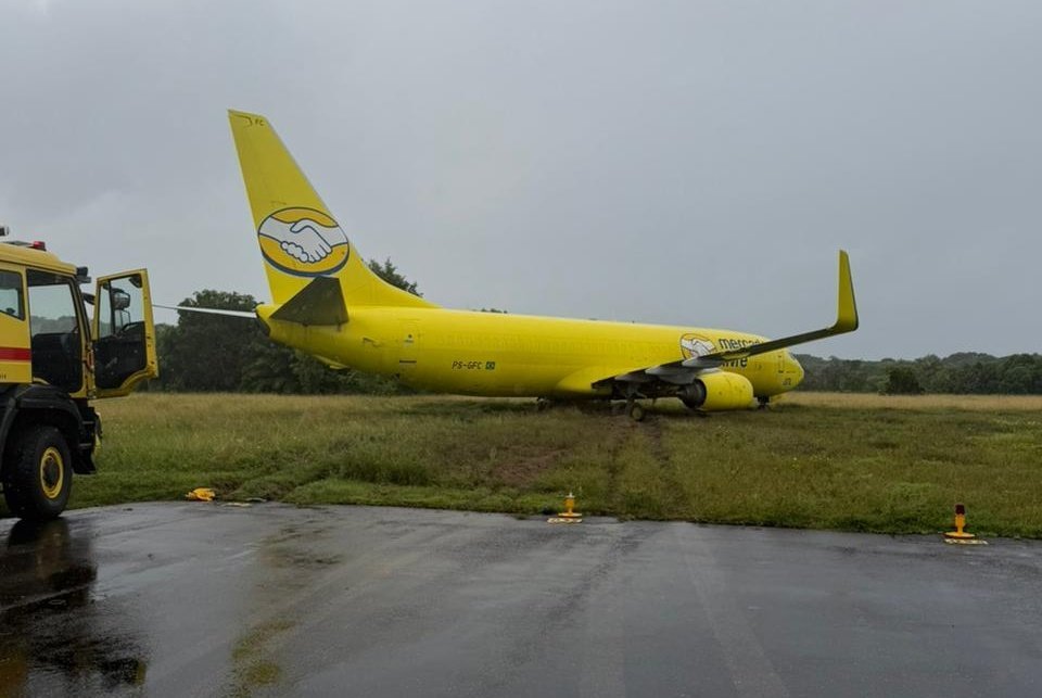 Avião da Gol a serviço do Mercado Livre sai da pista após pousar em Salvador