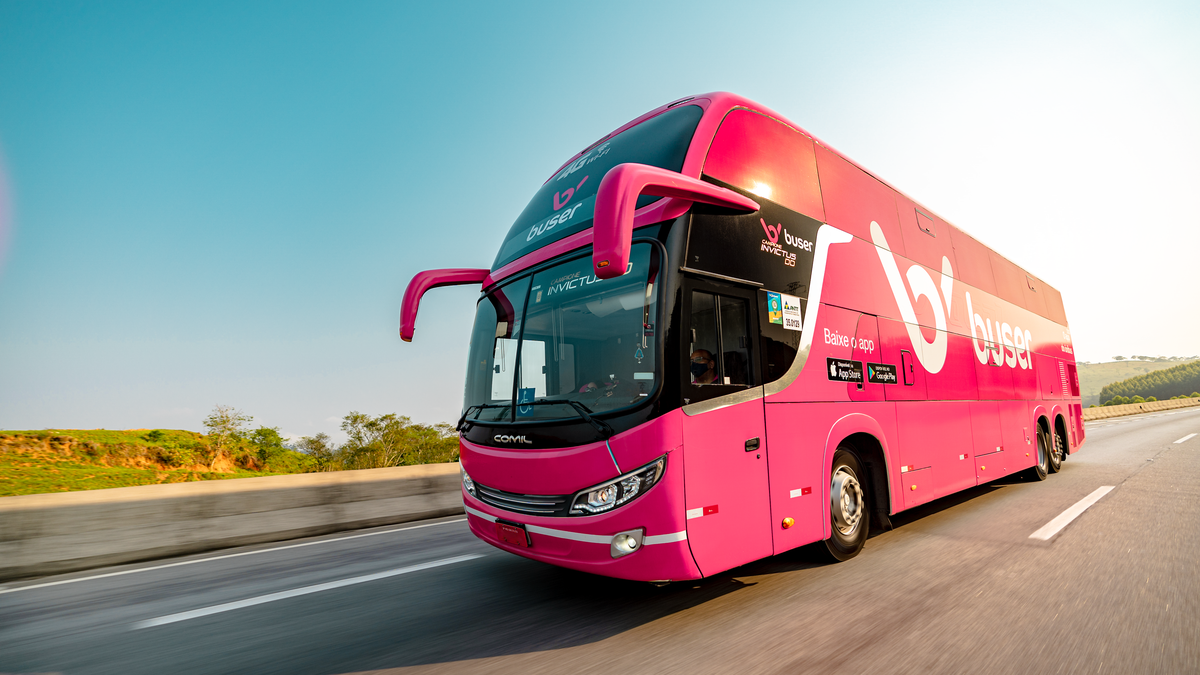 Buser lança app no ChatGPT para pesquisa de viagens rodoviárias