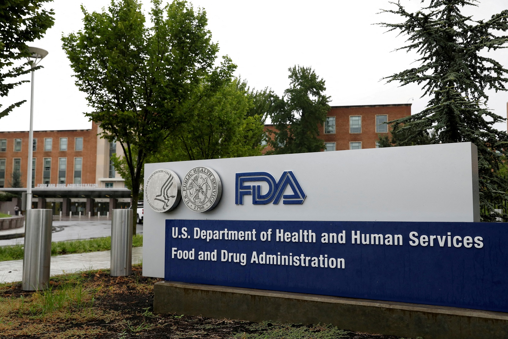 Casa Branca prepara demissão do chefe da FDA após série de atritos com Trump