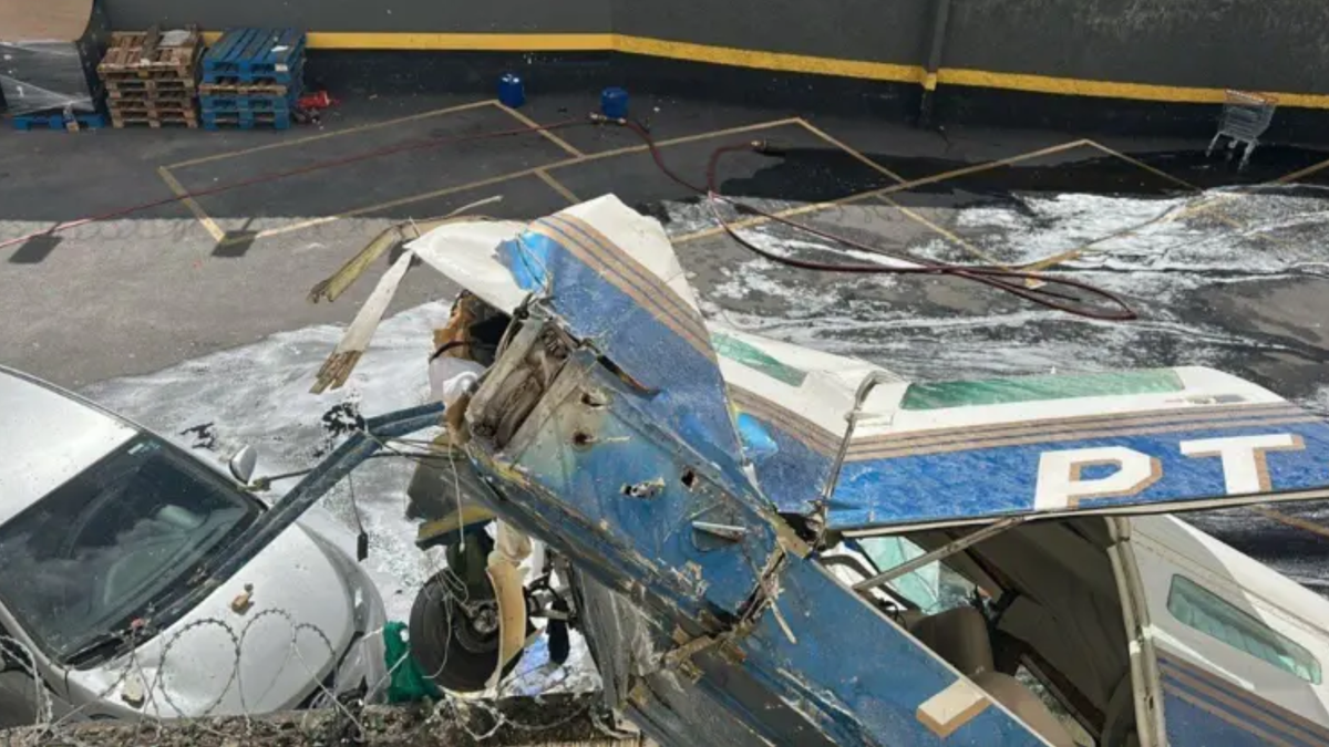 Cinco minutos no ar: o que já se sabe sobre avião que bateu em prédio em BH