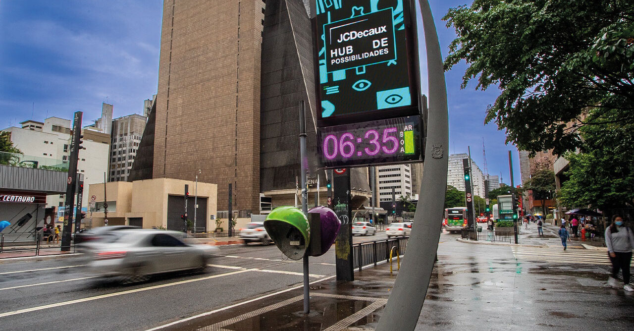 Dança das Contas: JCDecaux, Samsung e outras
