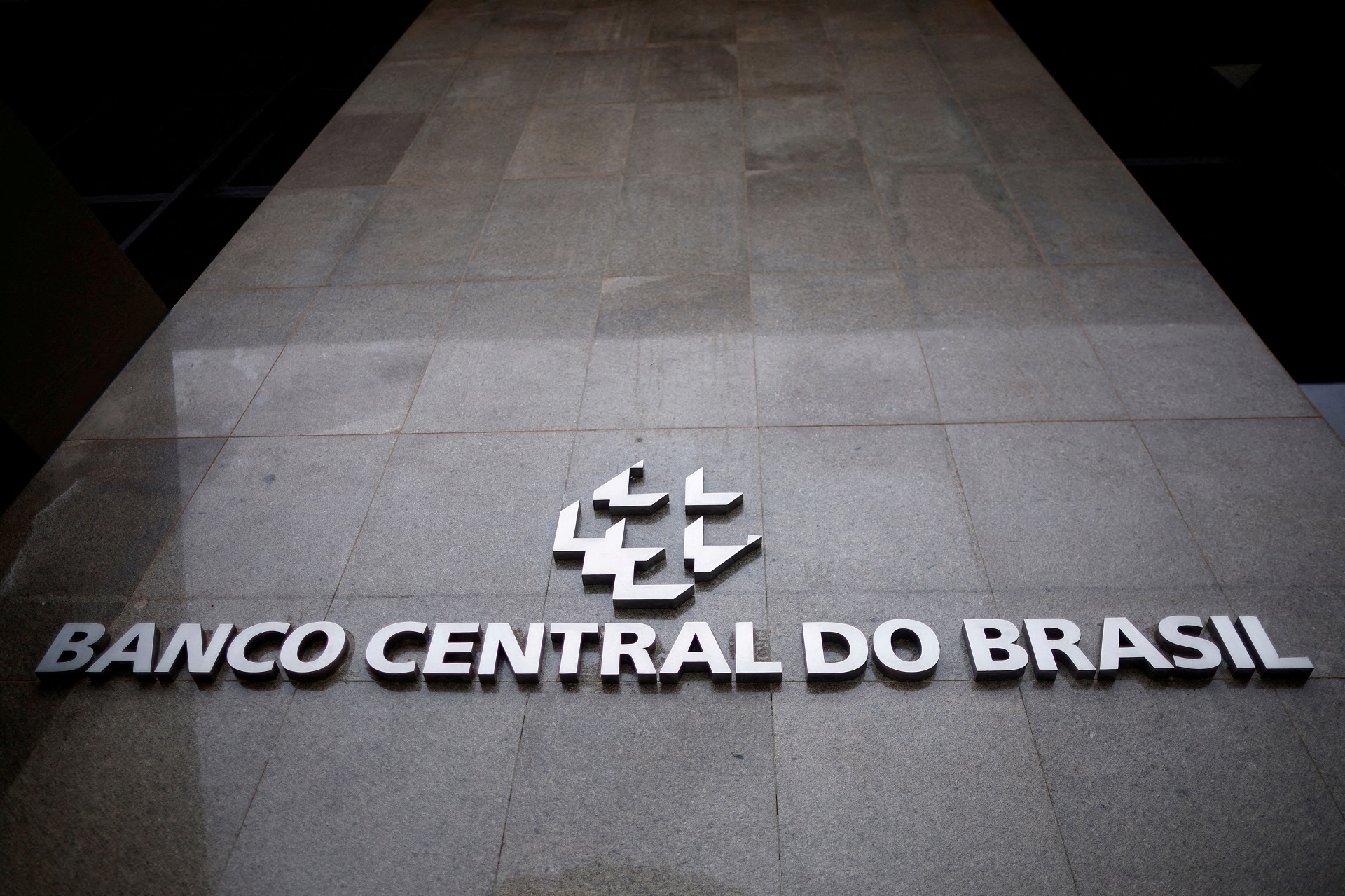 Dívida pública bruta do Brasil fica em 80,4% do PIB em abril, mostra BC