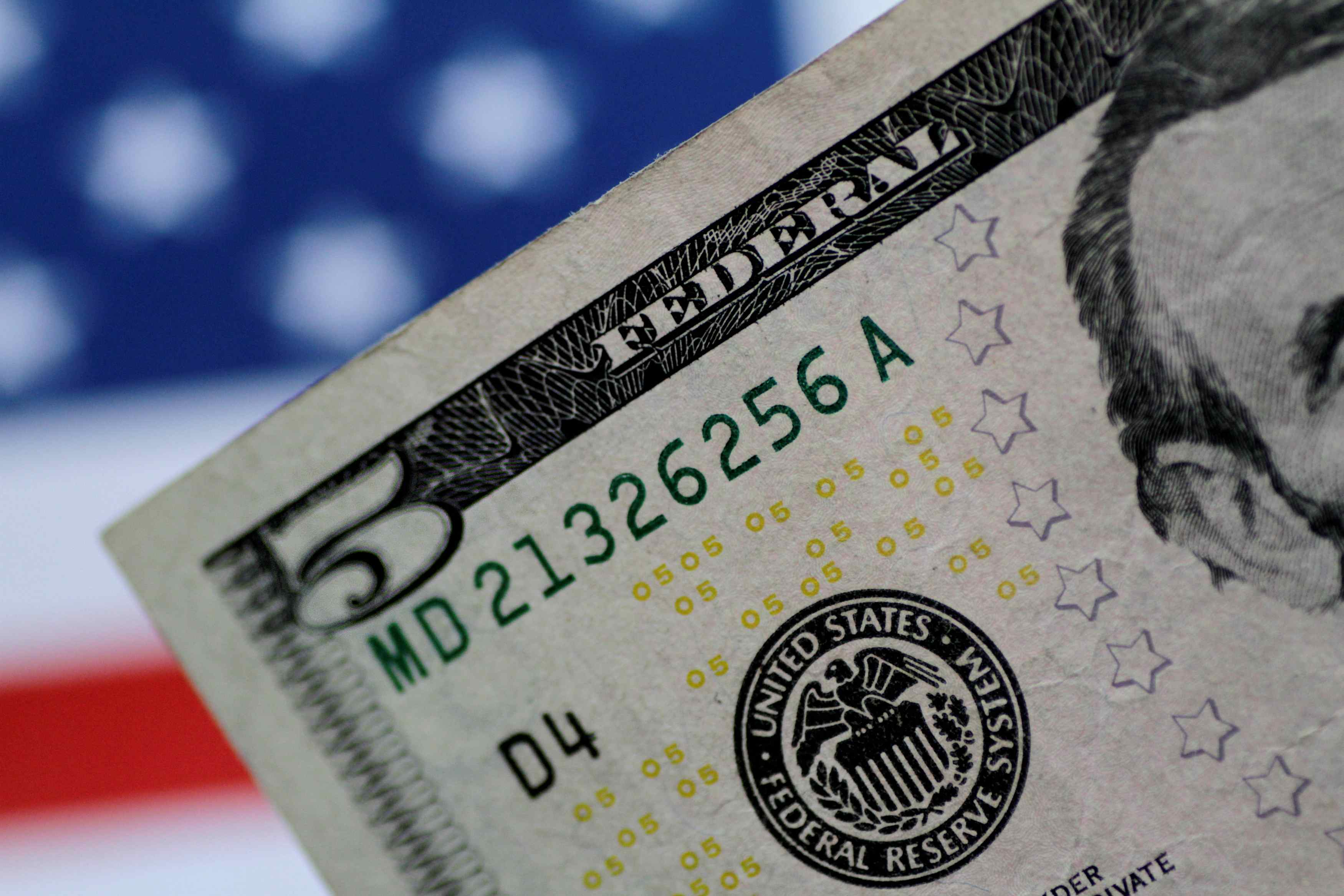Dólar hoje fecha em alta, a R$ 5,06, com cautela sobre negociações entre EUA e Irã