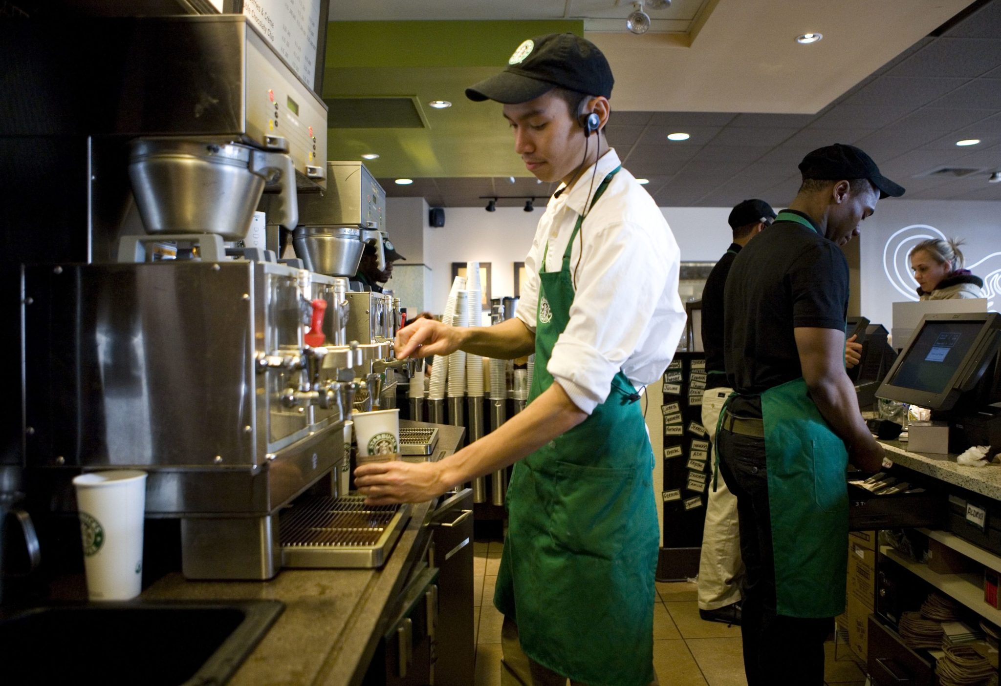 Ele começou como barista na Starbucks aos 17, e hoje é um executivo que cria cardápio