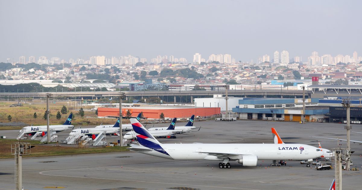 Estrangeiros operam 90% dos aeroportos em capitais; Infraero encolhe