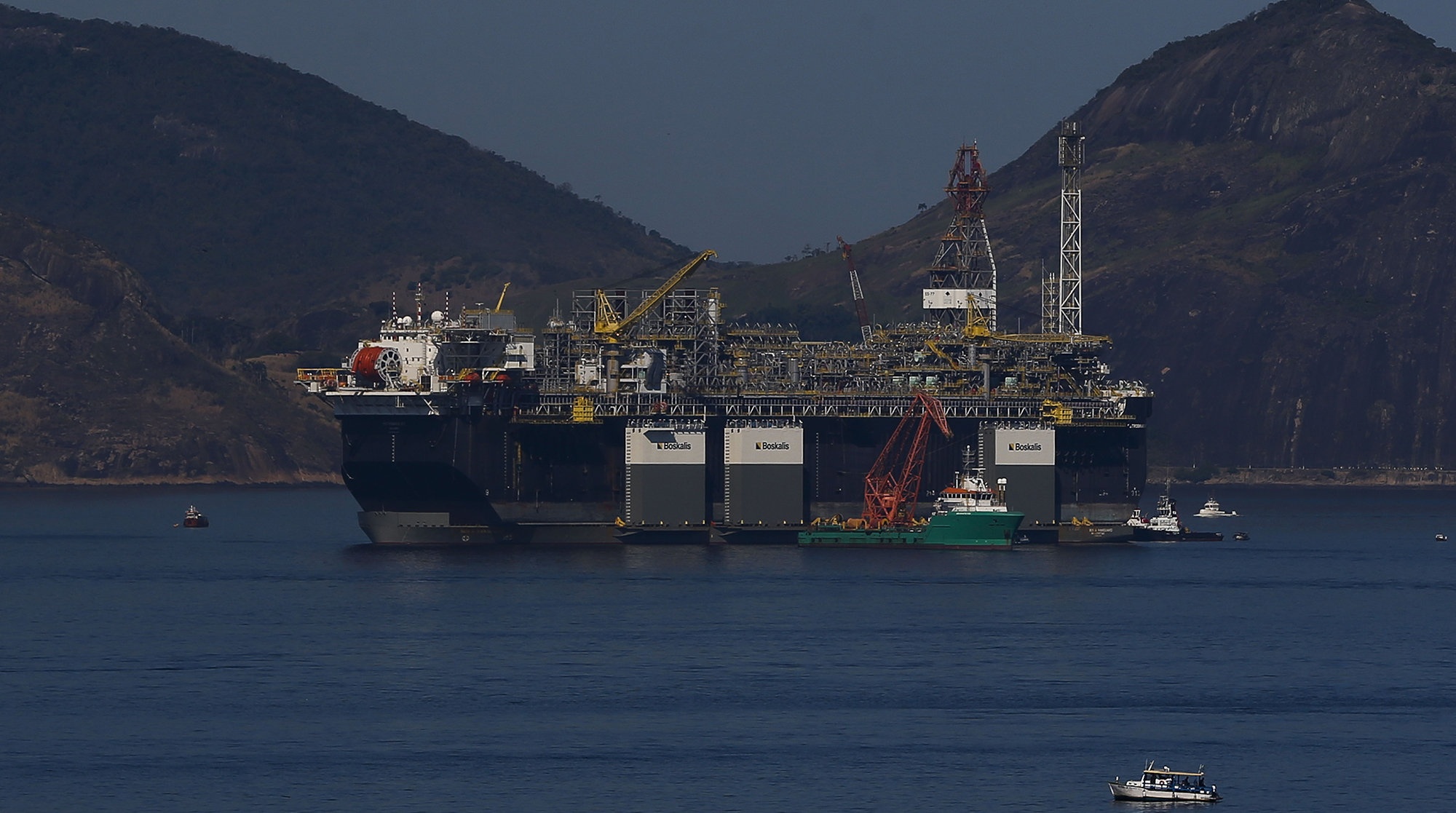 Petróleo a US$ 100 pode gerar US$ 11,2 bi extras no fluxo cambial em 2026, diz Warren