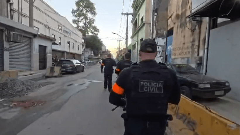 Rio de Janeiro: operação na Maré que mira CV leva a tiroteio e fecha linhas expressas