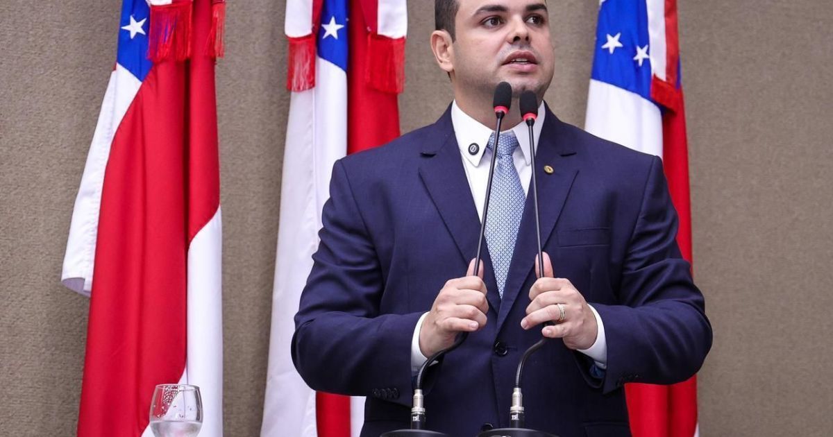 Roberto Cidade toma posse como governador do Amazonas para mandato tampão