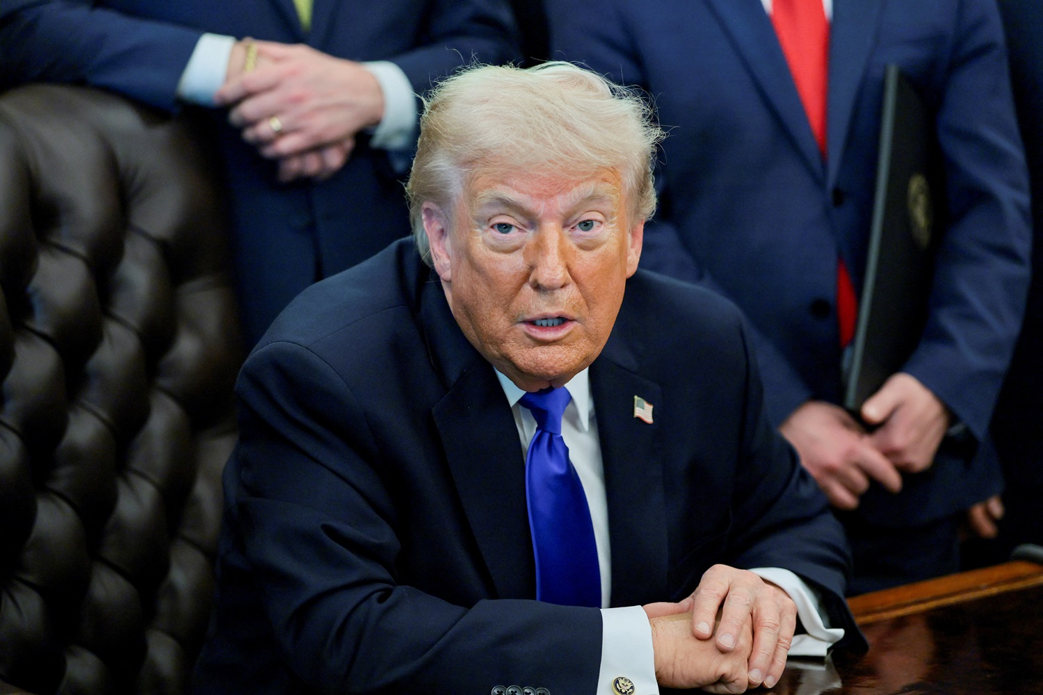 Trump pressiona por um acordo para o fim da guerra e Irã analisa proposta