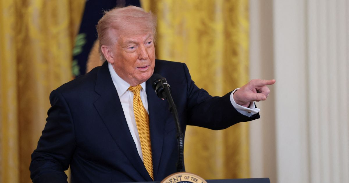 Trump volta a criticar decisões judiciais contra tarifas
