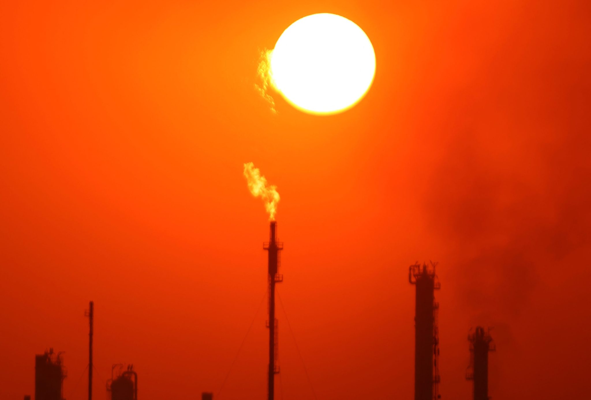 Acordo EUA-Irã derruba petróleo, mas alívio na inflação exige cautela