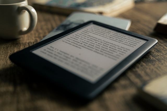Amazon vai descontinuar suporte a modelos antigos do Kindle; veja quais