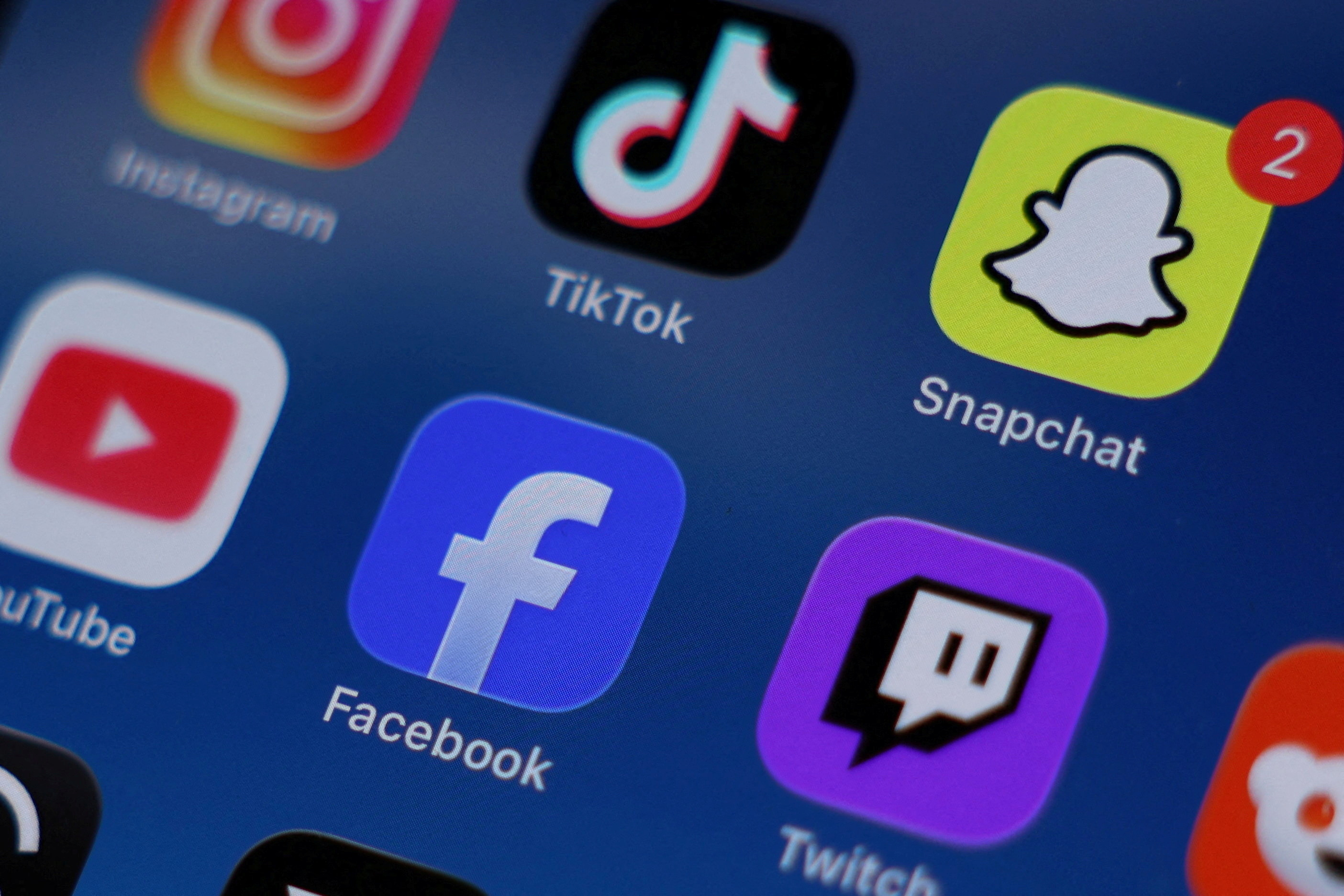 Austrália endurece proibição do uso de redes sociais por menores e dobra penalidades