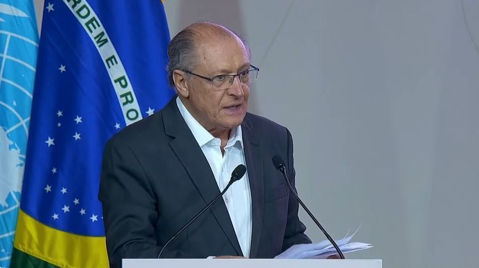 Aviação global vive desafios que nenhum país resolve sozinho, diz Alckmin