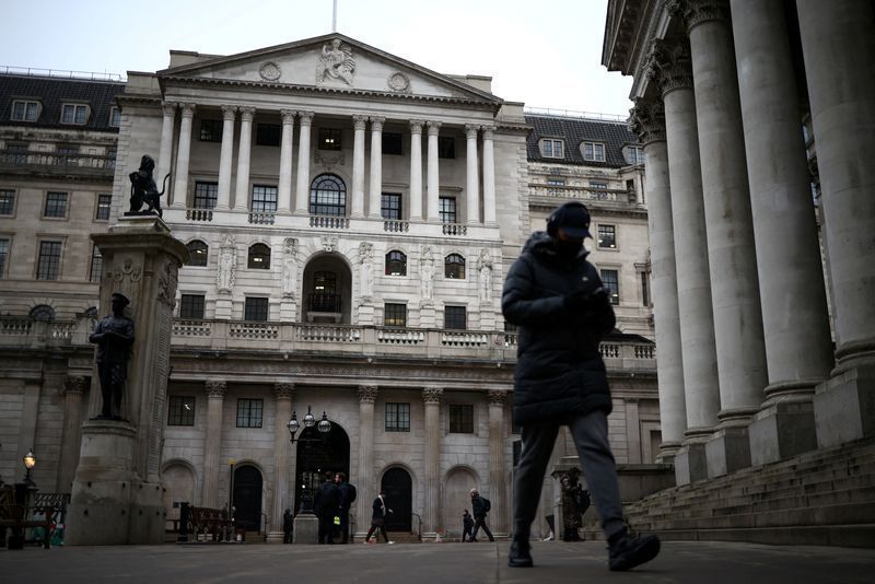 BC da Inglaterra mantém taxa de juros enquanto monitora efeitos da guerra